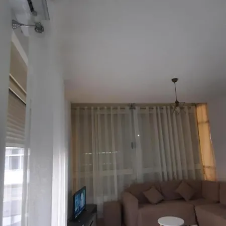 C'e Casa Near The Sea, Netflix, Parking, Balcony, Fast Wi-fi * Vlora