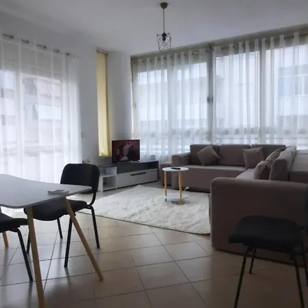 C'e Casa Near The Sea, Netflix, Parking, Balcony, Fast Wi-fi Apartamento *