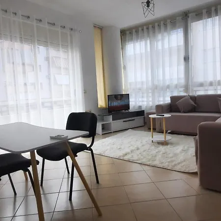Apartamento C'e Casa Near The Sea, Netflix, Parking, Balcony, Fast Wi-fi *