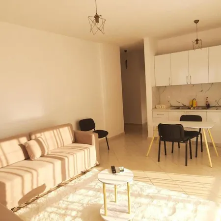 C'e Casa Near The Sea, Netflix, Parking, Balcony, Fast Wi-fi Apartamento *
