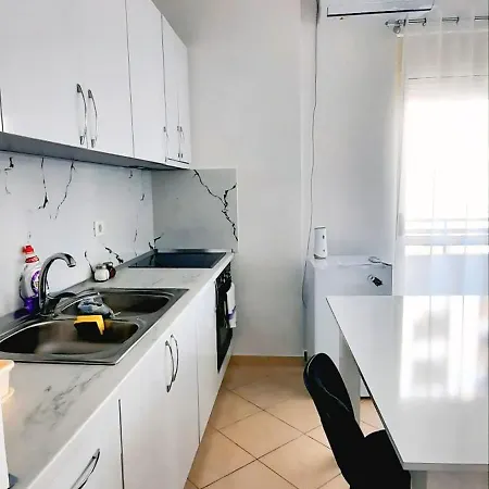 C'e Casa Near The Sea, Netflix, Parking, Balcony, Fast Wi-fi * Vlorë